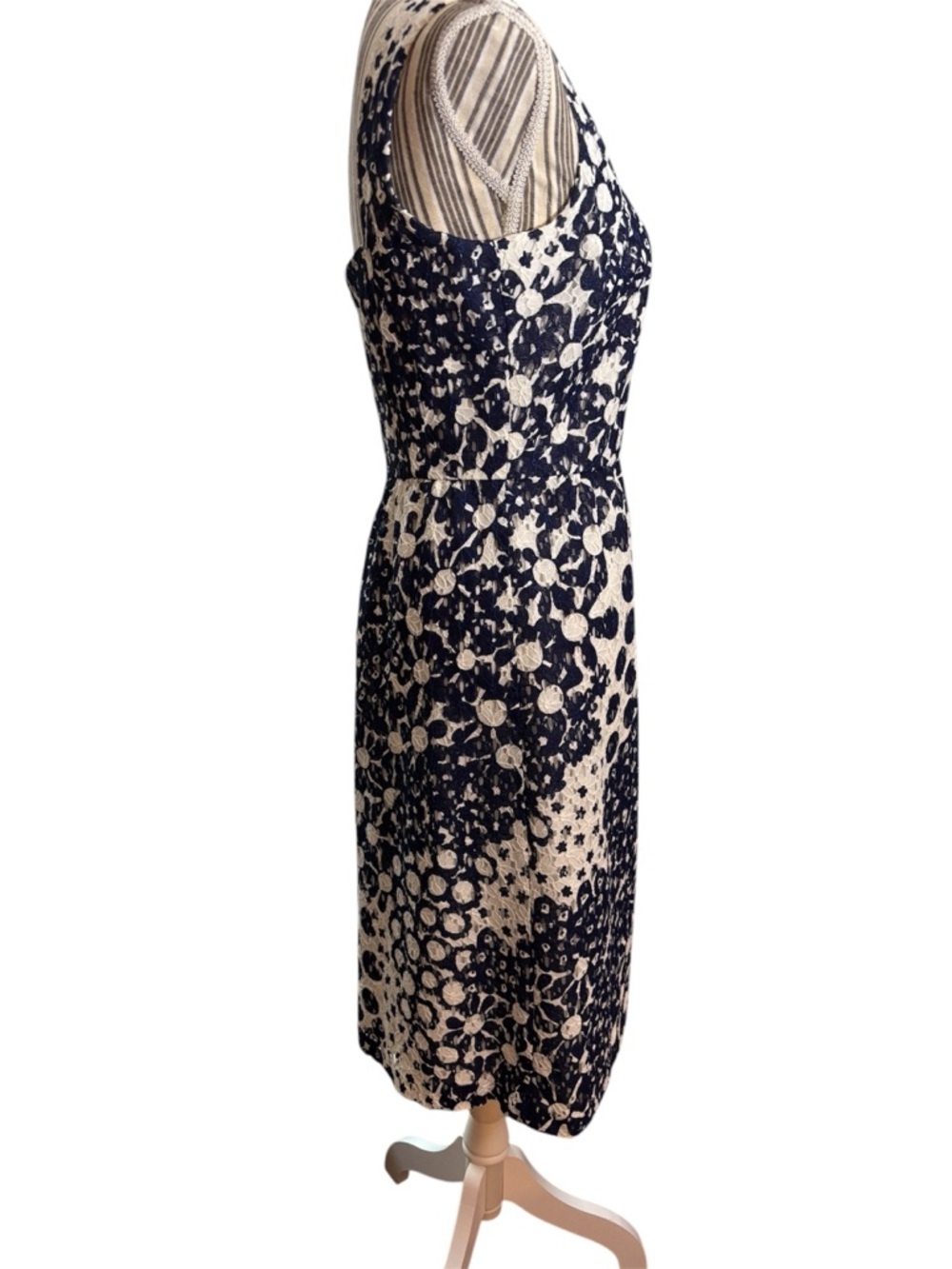 Trina Turk Navy White Lace Sheath Dress Size 6 Sleeveless Square Neck - Picture 4 of 7